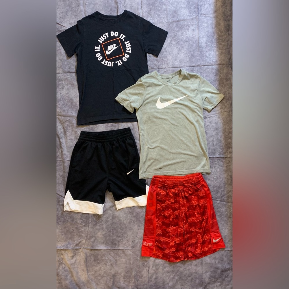 Nike - Shirts & Shorts Bundle